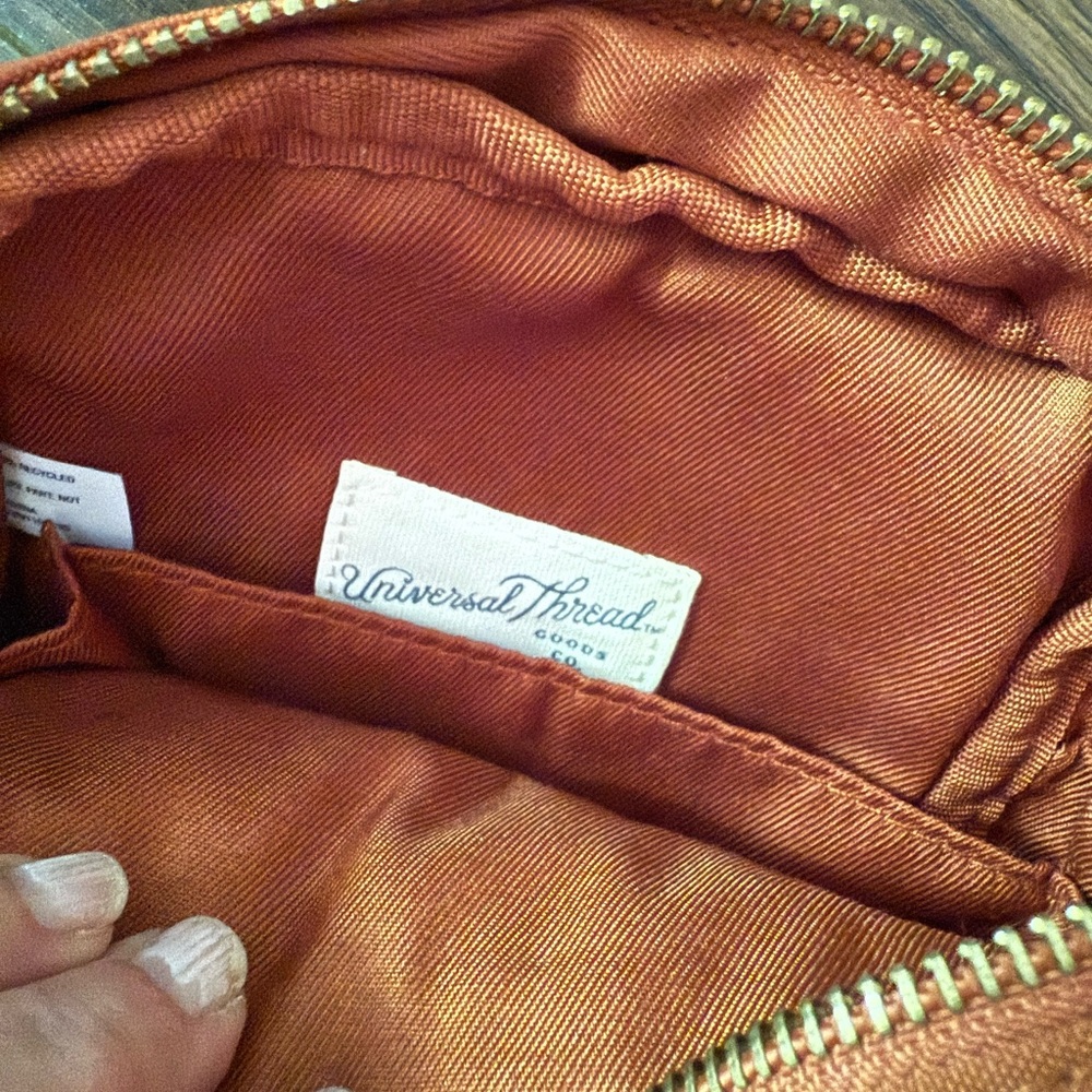 UNIVERSAL THREAD (by Target) crossbody bag, NWOT. Burnt orange. - Picture 2 of 6